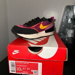 Toddler Nike waffle one